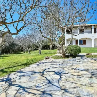 Light-filled home with Garden near Beach