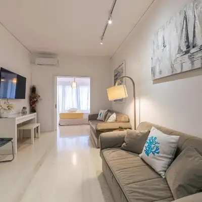 L'appartement blanc dans le centre de Glyfada