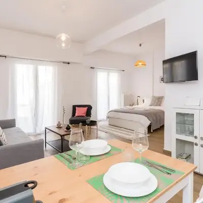 Wide Comfy Studio Apartment Centrally Located In Thissio