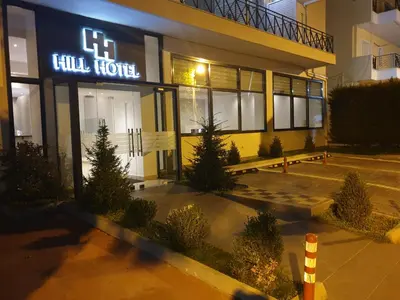 a building with a sign that reads full house at HOTEL HILL in Athens