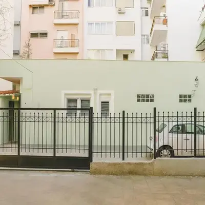 Aroura Homes Garden House 2BR 2BA Free Parking
