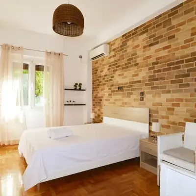 A modern rustic cosy apartment at the foot of Mount Lycabettus