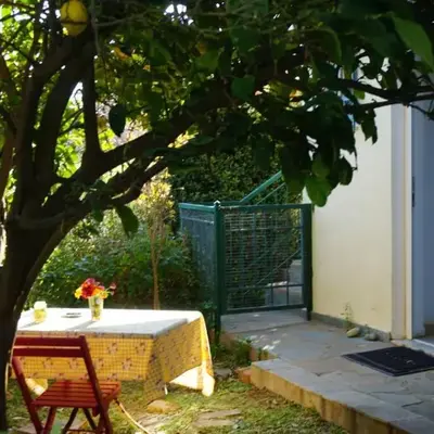 Cosy guest house with private yard