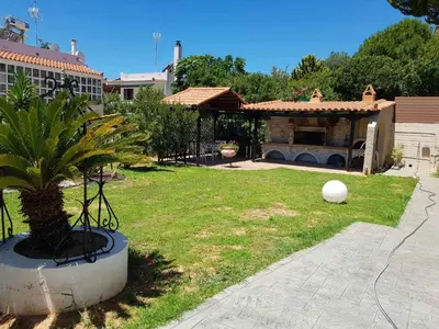 a yard with a building and a garden with a house at Casa Denva in Kalívia Thorikoú