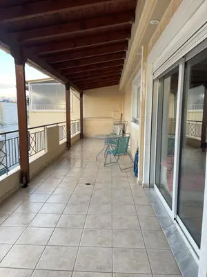 a balcony with chairs and windows on a building at ΔΙΑΜΕΡΙΣΜΑ ΜΕ ΘΕΑ in Athens