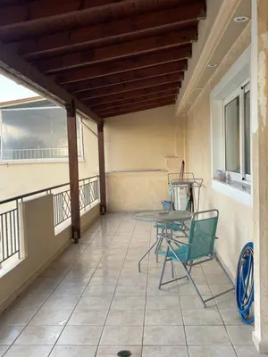 a patio with a table and chairs on a balcony at ΔΙΑΜΕΡΙΣΜΑ ΜΕ ΘΕΑ in Athens