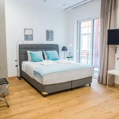 A25 Pristine & Sunny flat with balcony at downtown Athens