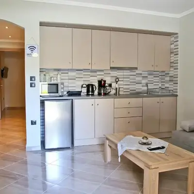 Johns Cozy apartments -10 min from Athens Airport Self Check-In!