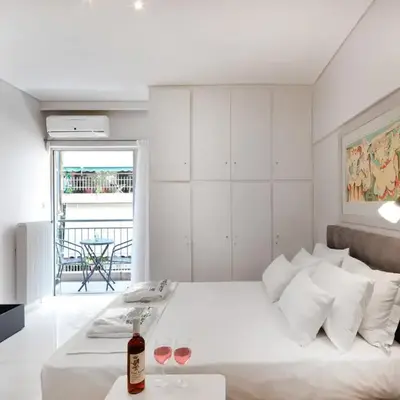 Modern Studio opposite the Areios Pagos court.