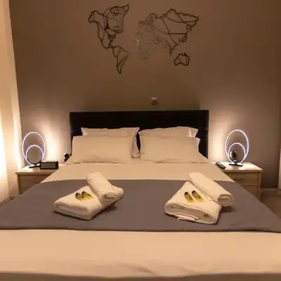 Luxury apartment 10’ from the center!