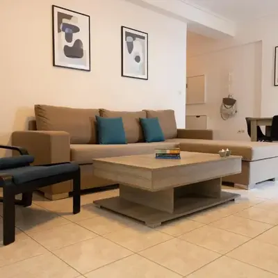Spacious apartment close to the sea and the city center