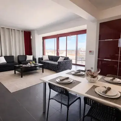 5-Star feel - Luxury penthouse for 4 with huge balcony & view