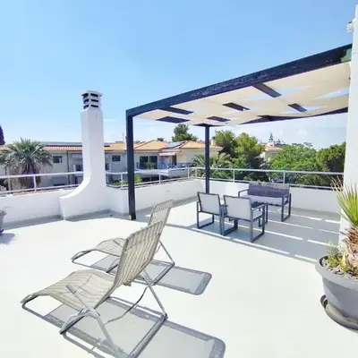 Adelos Maisonette Near Vouliagmeni Beach