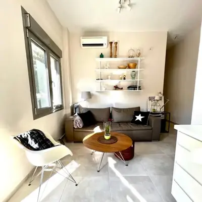 Nikaia Metro House
