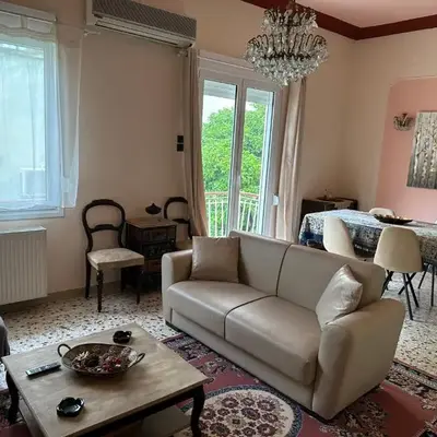 Capital apartment next to Metro station with parking spot to explore Athens