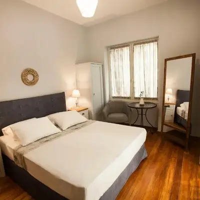 Lovely 1st Fl. Apt