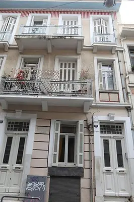 a large white building with windows and a balcony at Όμορφο διαμέρισμα σε διατηρητέο κτίσμα στην Αθήνα in Athens