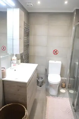 a bathroom with a toilet and a sink and a shower at Όμορφο διαμέρισμα σε διατηρητέο κτίσμα στην Αθήνα in Athens