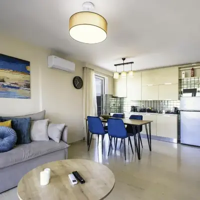 Lis153 by Smart Cozy Suites - Top Floors with Amazing City View - Available 24hr
