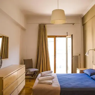 Sunny Apartment (90m2) in Athens center