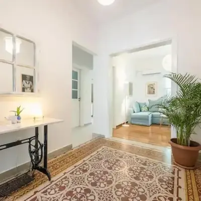 Casa Pamisou near Attiki metro station