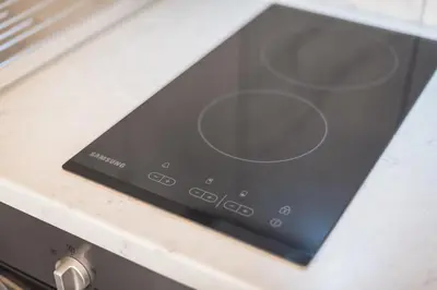 a microwave oven sitting on top of a counter at ANO PATISIA STUDIO (ΑΓΙΟΣ ΕΛΕΥΘΕΡΙΟΣ) in Athens