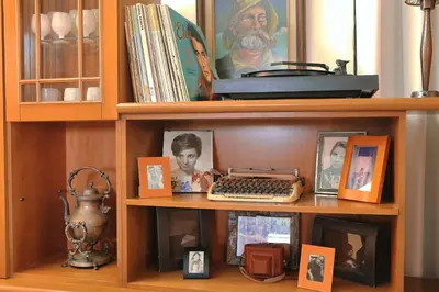a book shelf with a keyboard and pictures on it at Secret Garden Home Lagonissi Attiki in Foinikiá