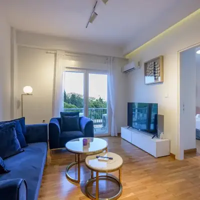 Lush Sapphire apt steps from Acropolis & Plaka!