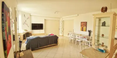 a living room with a couch and a table at \u5c71\u811a\u4e0b\uff0c\u8212\u9002\u6e29\u99a8\u6d77\u666f\u516c\u5bd3 in Athens