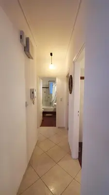 a hallway leading to a bedroom in a house at \u5c71\u811a\u4e0b\uff0c\u8212\u9002\u6e29\u99a8\u6d77\u666f\u516c\u5bd3 in Athens