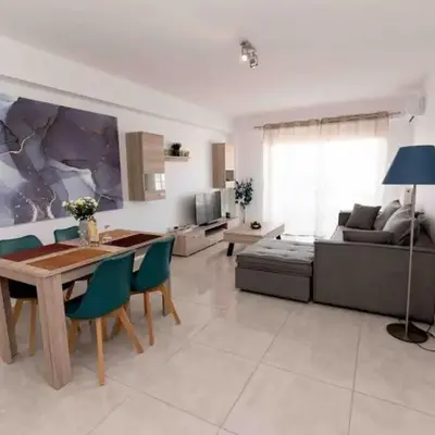 Lovely 2-bedroom apartment with a city view (F10)