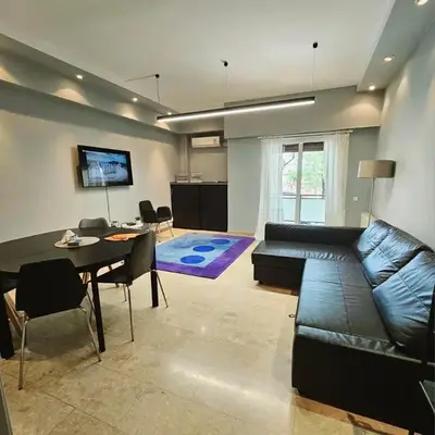 Diocharous garden apartment