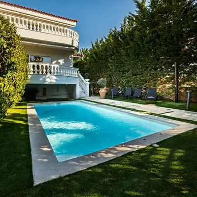 Spacious Villa with pool 500m from the beach