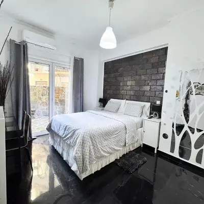 Beautiful Studio With Private Yard