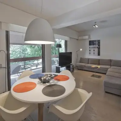 Sea Breeze Spacious Apt near Vouliagmeni Beach