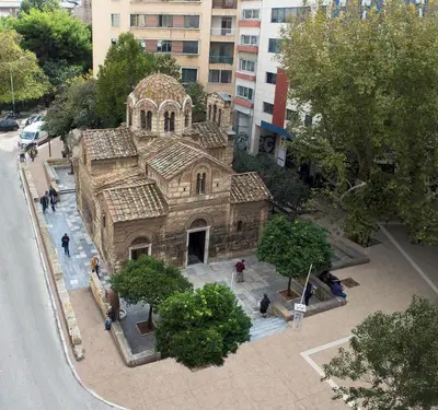 an old building on the side of a city street at Metropolis A2 - Υπέροχη ανακαινισμένη Σουίτα in Athens