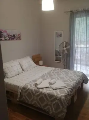 a bedroom with a bed with two towels on it at Roulas house Διαμέρισμα Κέντρο Σεπόλια ΜΕΤΡΟ in Athens