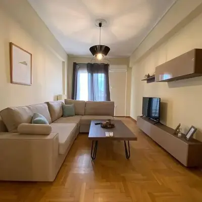 Spacious 3 BR Apartment in Vibrant Neighbourhood