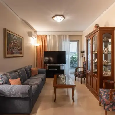 2 BR Apartment 5 minutes to Thissio Metro & Acropolis