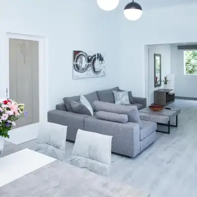 Sunny and minimal apt in Glyfada with 3 bdrm