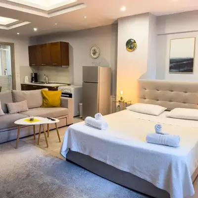Glamorous & Spacious Renovated Apartment