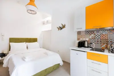 a small bedroom with a bed and a kitchen at Cosy studio in the Petralona neighbourhood in Athens