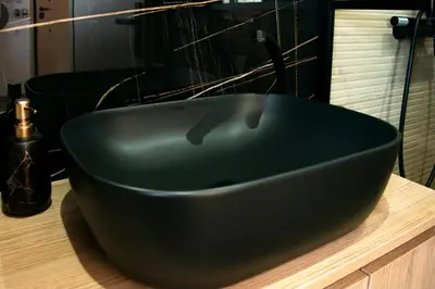 a black bath tub sitting on top of a counter at The Athenian Oasis in Athens