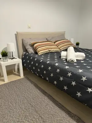a bed with an american flag blanket on it at WINDSOR PLACE APARTMENT - KEYLESS ENTRY with code in Athens